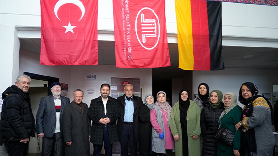 Cennet Camii'nde Hamsi Festivali