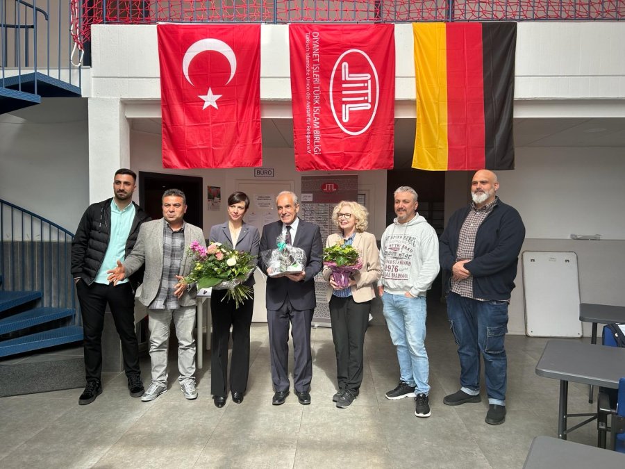 Cennet Camii’ni beldenin belediye başkanı Weitzel ziyaret etti