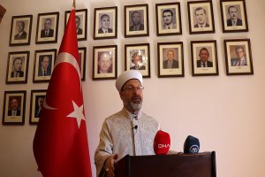 Diyanet İşleri Başkanı Erbaş, Vatikan’da Papa Fransuva ile görüştü
