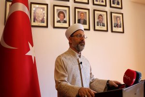 Diyanet İşleri Başkanı Erbaş, Vatikan’da Papa Fransuva ile görüştü
