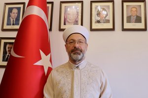 Diyanet İşleri Başkanı Erbaş, Vatikan’da Papa Fransuva ile görüştü
